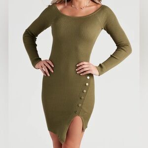 Item 7 Snap It Scoop Neck Sweater Dress |
Windsor